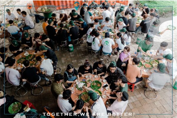 Bữa trưa tại YesHue Eco